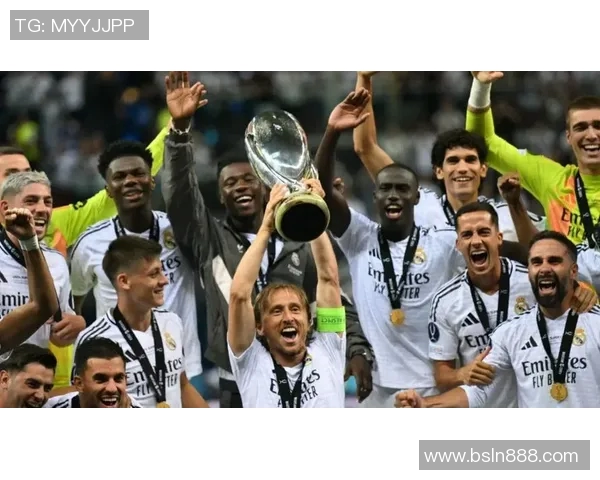 皇马足球明星奖杯的辉煌历程与传奇球员的荣耀时刻 皇马足球明星奖杯的辉煌历程与传奇球员的荣耀时刻