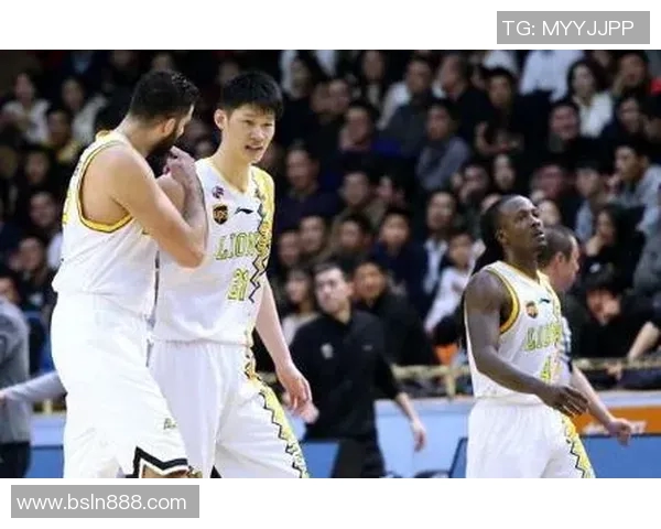 深圳羽毛球队以77分稳居联赛积分榜首位展现强劲实力 深圳羽毛球队以77分稳居联赛积分榜首位展现强劲实力