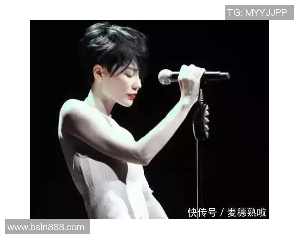热爱足球明星的女星们：她们的追星故事与情感生活揭秘