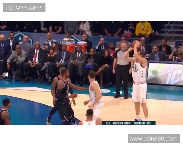 上海篮球队的崛起之路:从默默无闻到赛场英雄的成长历程 上海篮球队的崛起之路:从默默无闻到赛场英雄的成长历程