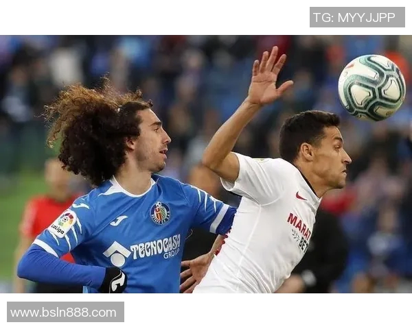 五人足球明星齐聚成都展现精彩对决与激情碰撞 五人足球明星齐聚成都展现精彩对决与激情碰撞