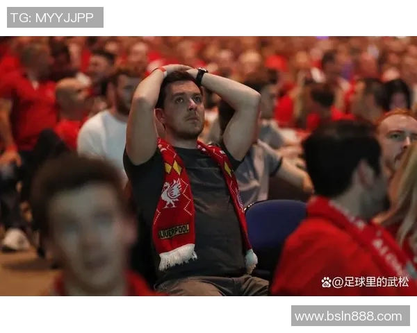 某足球明星公开表达对球迷的不屑态度引发热议与争议 某足球明星公开表达对球迷的不屑态度引发热议与争议