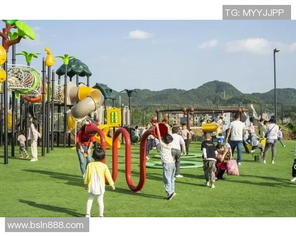 小区里隐藏的足球明星生活日常揭密，球场之外的精彩故事等你来发现